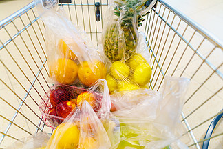 白色背景下的新鲜蔬果 美食视觉与营销的新视角