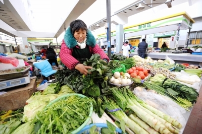淡水鱼“跳水” 猪肉鸡蛋齐涨 天气影响下蔬菜价格或将跟涨